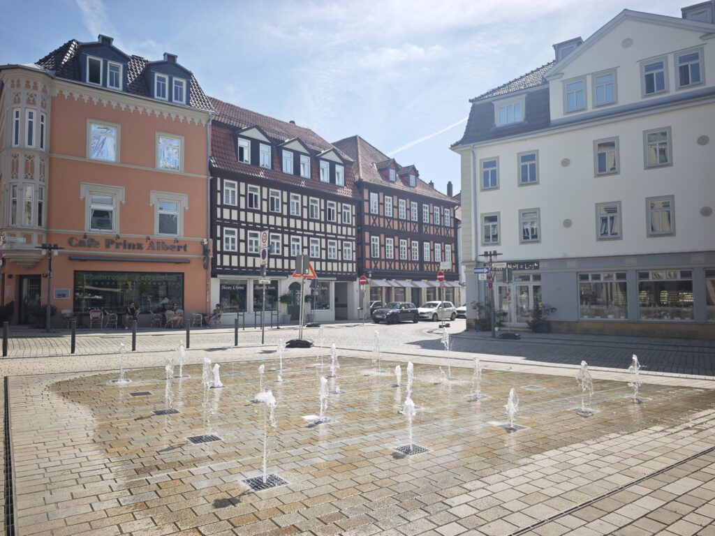 Albertsplatz Coburg - moderner Platz mit sehenswerten historischen Häusern