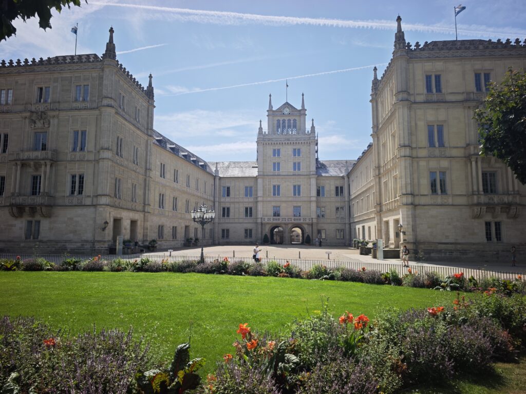 Coburg Altstadt - das Schloss Ehrenburg am Schlossplatz