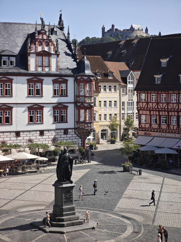 Coburg Altstadt - Blick über den Marktplatz auf die Veste