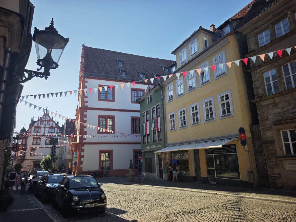 Von der Herrngasse kommst du direkt zum Marktplatz