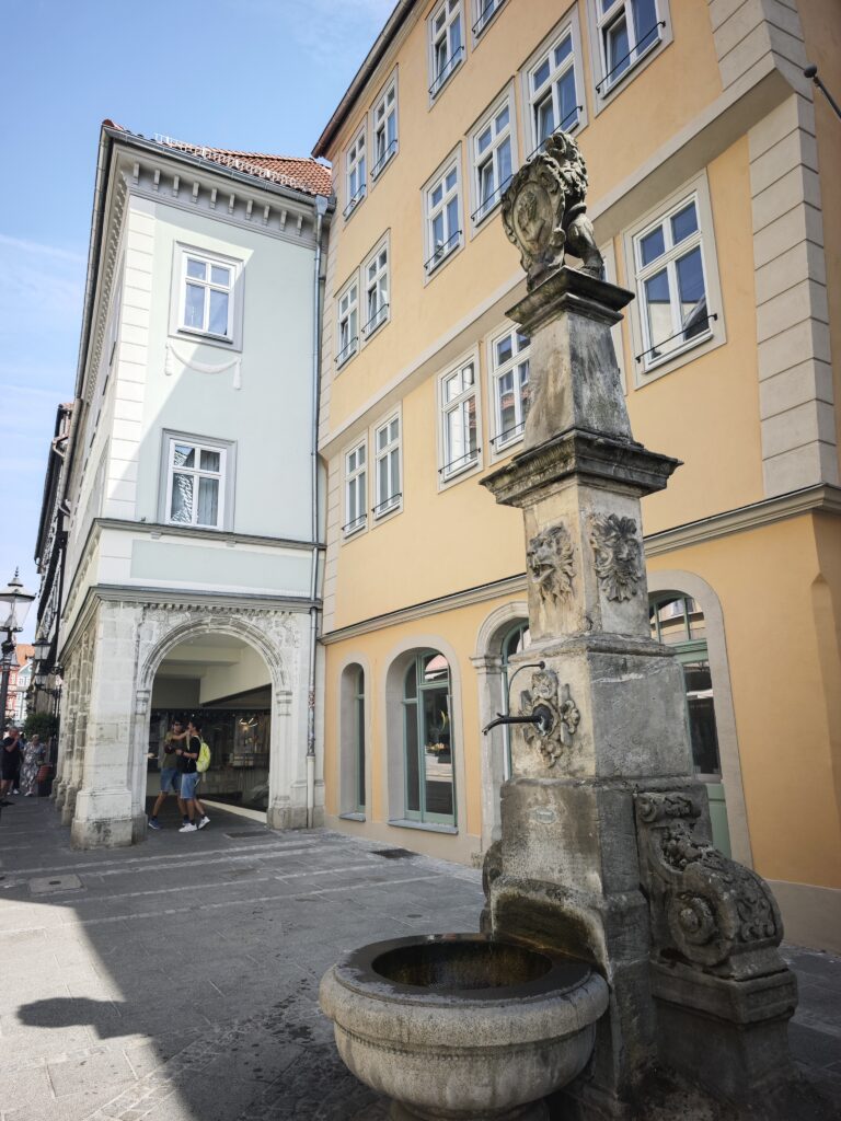 Der Kastenbrunnen in der Ketschengasse