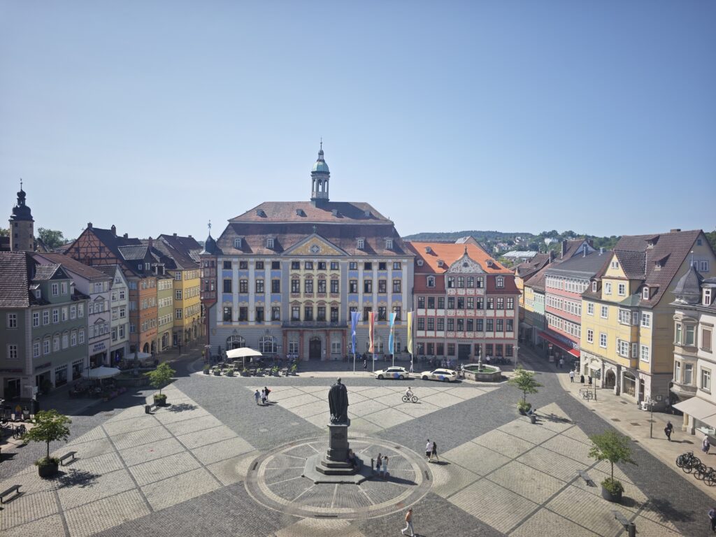 Das feudale Rathaus am Marktplatz in Coburg