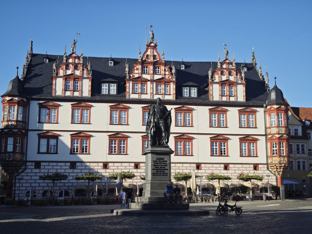 Das Stadthaus Coburg macht dem Rathaus Coburg architektonisch Konkurrenz - und das war so gewollt!