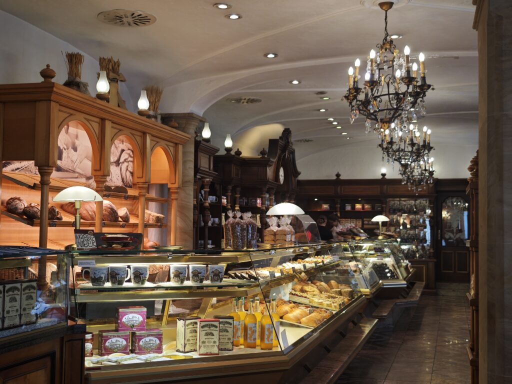 Das Cafe der Bäckerei Feyler in der Altstadt Coburg